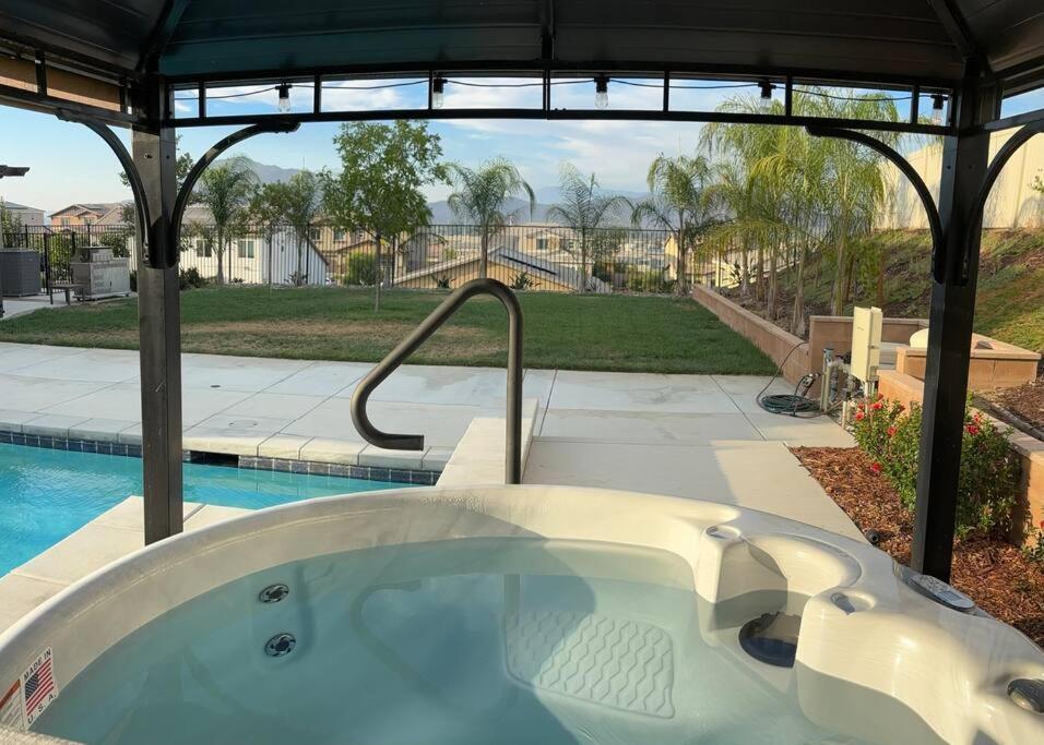 Villa Vineyard Poolside Retreat à Winchester Extérieur photo